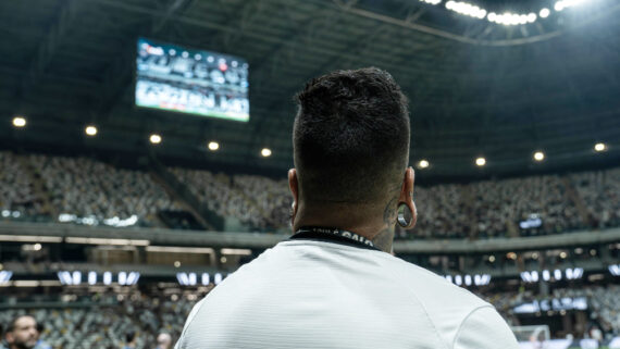 Thiago Scap, torcedor ilustre do Atlético, durante homenagem na Arena MRV (foto: Pedro Souza/Atlético)