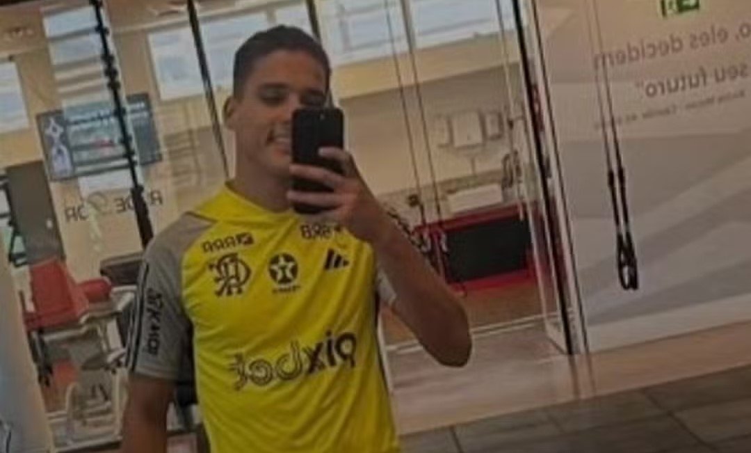 Thiaguinho já retornou ao Rio de Janeiro e está treinando no Ninho do Urubu (foto: Reprodução/Instagram)