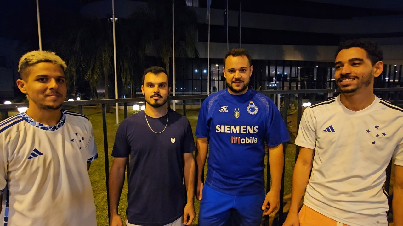 Torcedores do Cruzeiro foram ao Paraguai de carro (foto: João Victor Pena/No Ataque)