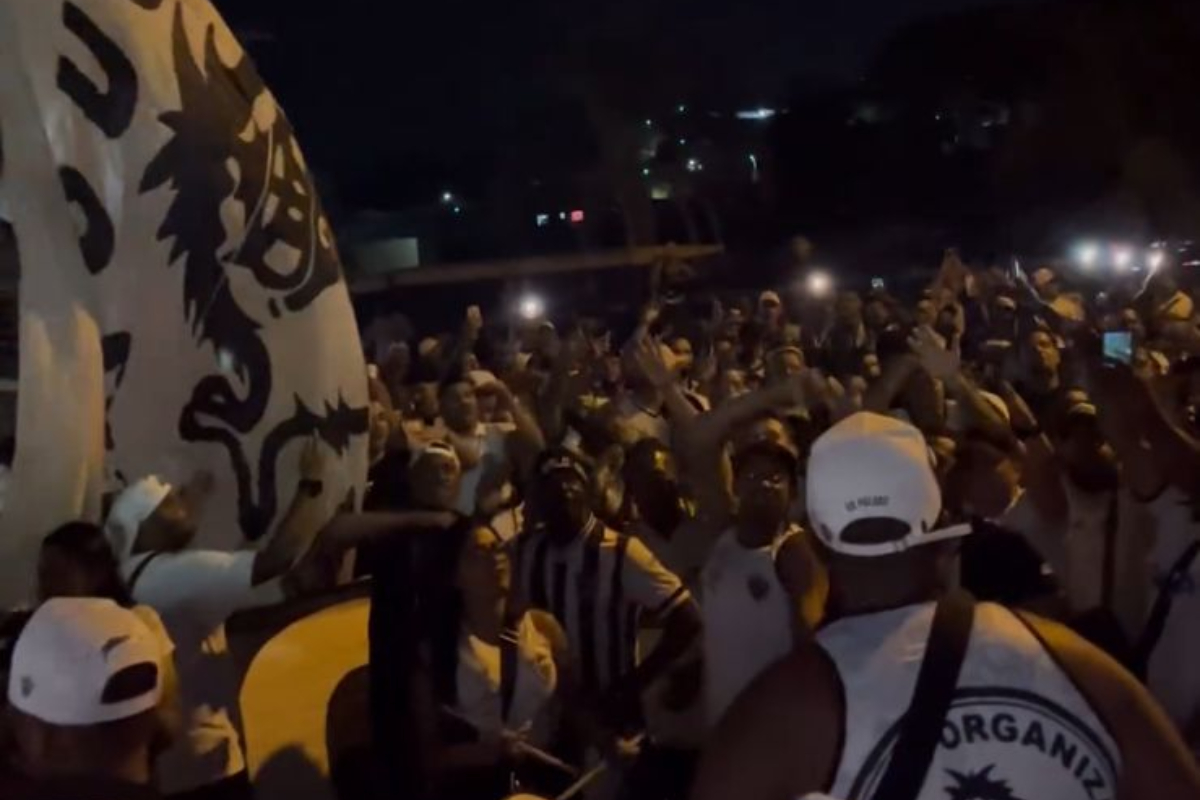 Torcida do Atlético celebrated a party in the Cidade do Galo before the match against Fluminense