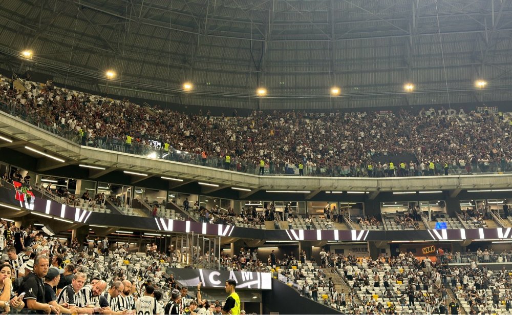 Torcedores do Fluminense no setor visitante da Arena MRV (foto: Divulgação/BlueSky/Fluminense)