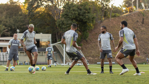 Jogadores do Atlético em treino na Cidade do Galo (foto: Pedro Souza/Atlético)