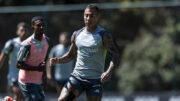 Eduardo Vargas em ação em treino do Atlético (foto: Pedro Souza/Atlético)