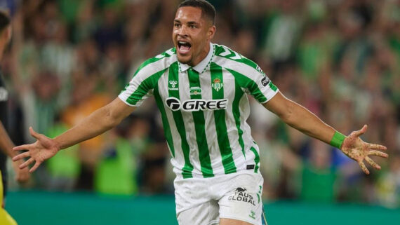 Vitor Roque comemora primeiro gol pelo Betis (foto: Divulgação/Betis)