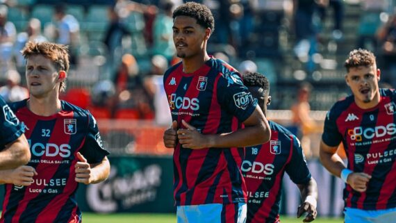 Jogadores do Genoa em treino (foto: Divulgação/Genoa)