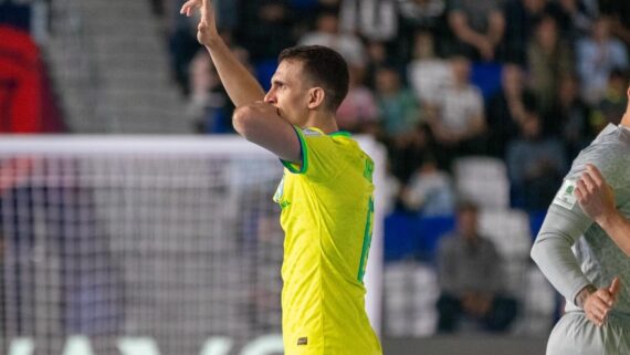 Marcel celebra gol contra Marrocos no Mundial de Futsal (foto: Leto Ribas/CBF)