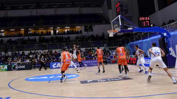 Jeremy Hollowell contra o São José (foto: Otávio Rangel/EM)