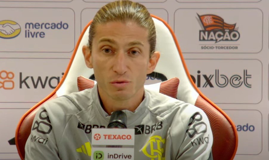 Filipe Luís foi apresentado como treinador profissional do Flamengo nesta terça-feira (1º/10) (foto: Reprodução/FlaTV)