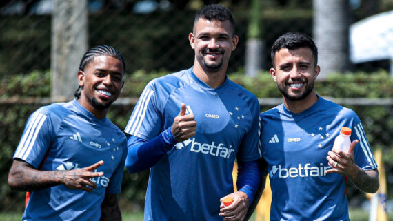 Wesley Gasolina, Zé Ivaldo e Matheus Henrique em treino do Cruzeiro (foto: Gustavo Martins/Cruzeiro)