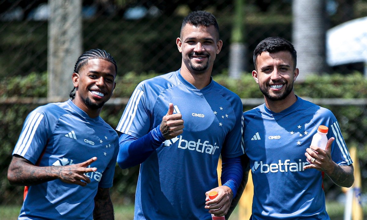 Wesley Gasolina, Zé Ivaldo e Matheus Henrique em treino do Cruzeiro (foto: Gustavo Martins/Cruzeiro)