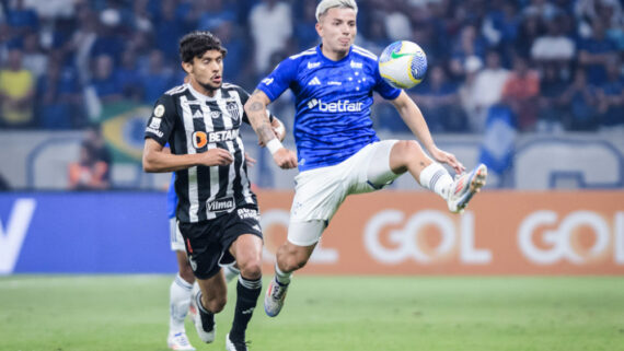 Cruzeiro e Atlético em jogo no Mineirão (foto: Gustavo Aleixo/Cruzeiro)