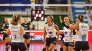 Gattaz vibrando pelo Praia Clube na semifinal do Mineiro de Vôlei (foto: Bruno Cunha  Praia Clube 
)