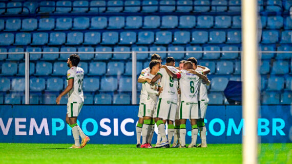 América em jogo contra (foto: Mourão Panda/América )