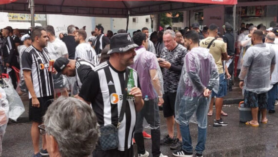 Torcedores do Atlético em São Januário (foto: Samuel Resende/No Ataque)