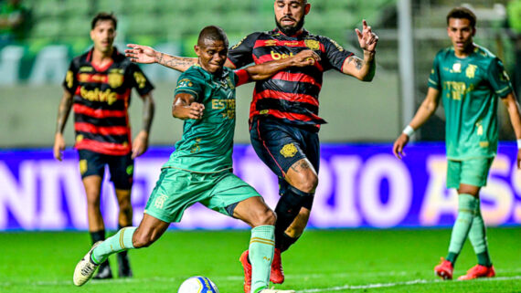 Juninho em jogo do América na Série B (foto: Mourão Panda/América)