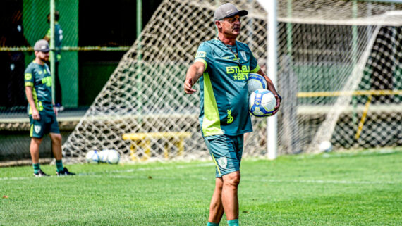 Lisca em treino do América (foto: Mourão Panda/América)