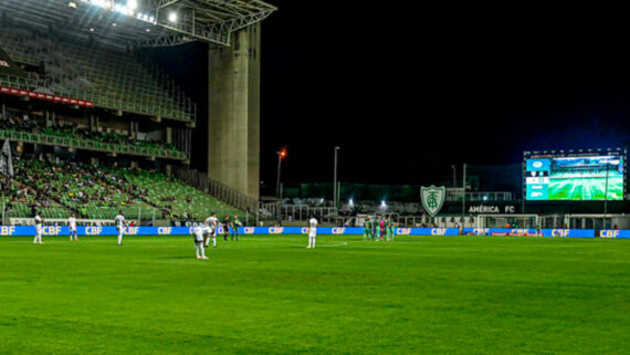 América em jogo da Série B (foto: Mourão Panda/América)