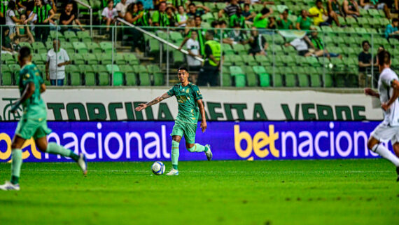 América em jogo da Série B (foto: Mourão Panda/América)