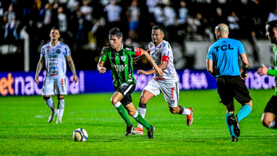 América em jogo pela Série B (foto: Mourão Panda/América)