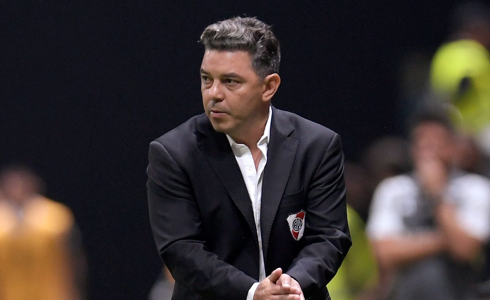 Marcelo Gallardo, técnico do River Plate, esfrega as mãos (foto: Douglas Magno/AFP)
