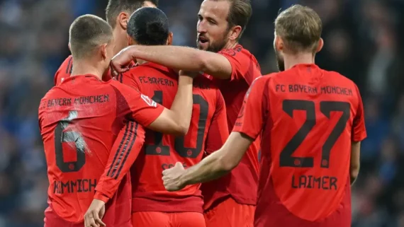 Jogadores do Bayern de Munique comemorando a vitória em cima do Bochum (foto: INA FASSBENDER/AFP)