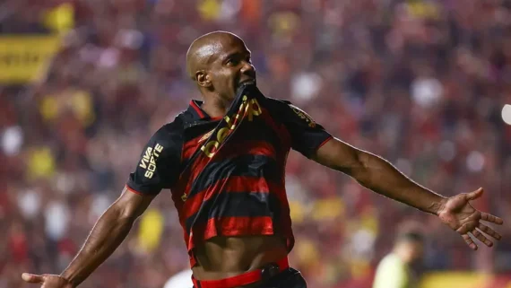 Jogador do Sport comemorando gol (foto: Paulo Paiva/ Sport Recife)