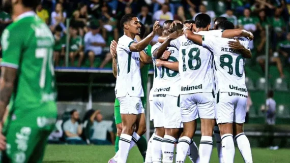 Jogadores do Goiás comemorando (foto: @rodriguesrosiron | Goiás EC)