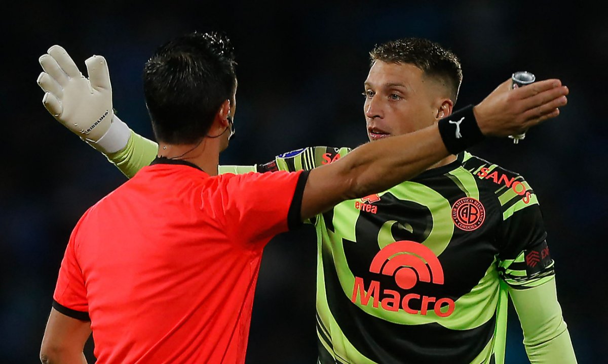 Nahuel Losada em jogo pelo Lanús (foto: Diego Lima / AFP)