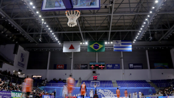 MInas e São José em duelo pelo NBB (foto: Otávio Rangel/EM)