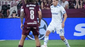 LANÚS: Pelo lado do Lanús, Marcelino Moreno foi o grande destaque. Fez um gol de cobertura que foi anulado e também acertou a bola. No entanto, o time argentino abusou dos cruzamentos, com mais de 30 durante todo o confronto Foto: Gustavo Aleixo / Cruzeiro - Crédito: 