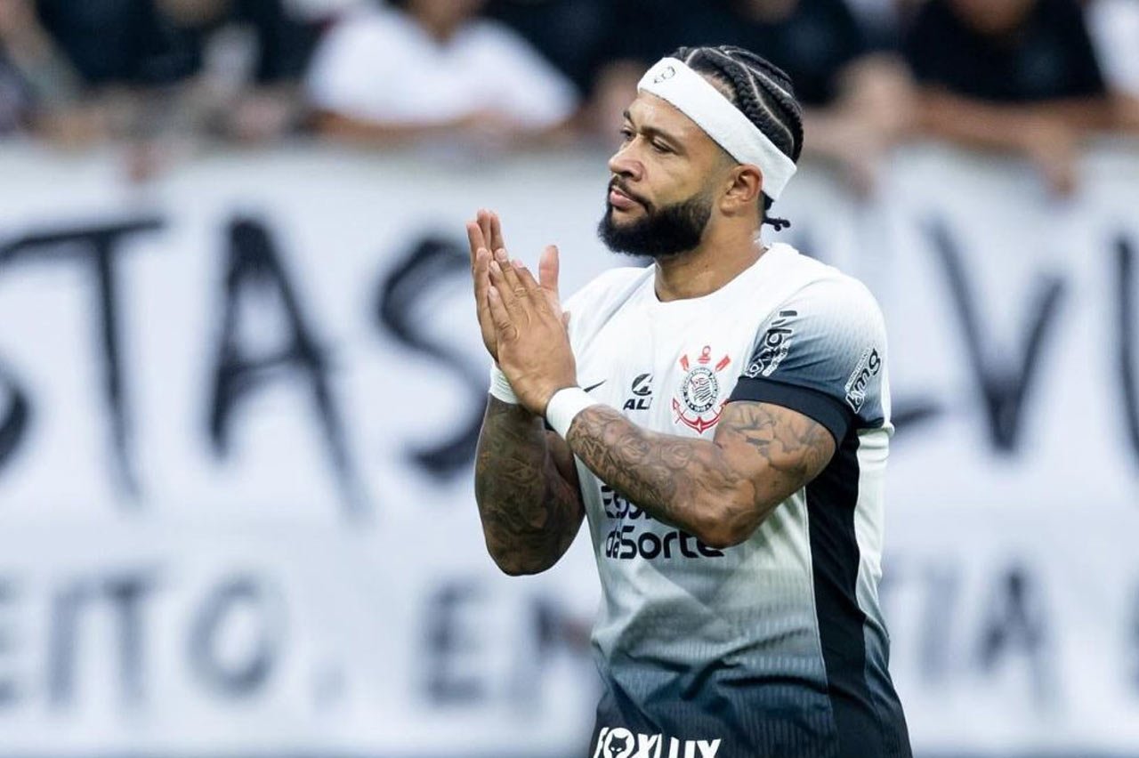 Depay bate palmas (foto: Rodrigo Coca/Agência Corinthians)