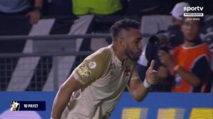 O Vasco venceu o Bahia por 3 a 2, nesta segunda-feira, em São Januário, pela 31ª rodada do Brasileirão. Veja como o Jogada10 avaliou o desempenho do Cruz-Maltino. Foto: Reprodução/Premiere. - Crédito: 