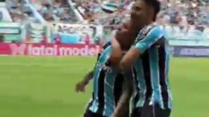 Grêmio joga o suficiente, vence o Atlético-GO por 3 a 1 e se distancia da zona de rebaixamento, com gols de Soteldo, Pepê e Villasanti. Veja as notas! - Foto: Reprodução/Atlético-Goianiense - Crédito: 