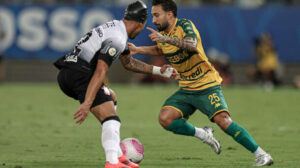 Lance de Cuiabá x Corinthians (foto: Foto: AssCom Dourado)