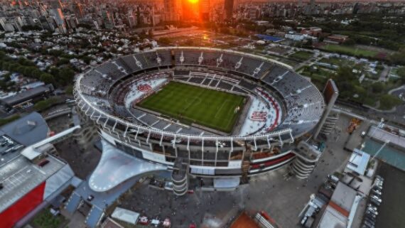 Vista aérea do Estádio Monumental de Núñez, do River Plate (foto: Divulgação/Conmebol)