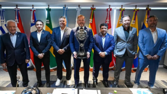 Alexandre Mattos, do Cruzeiro, em reunião na Conmebol (foto: Divulgação/Conmebol)