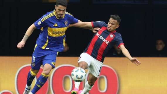 Nahuel Barrios em jogo pelo San Lorenzo contra o Boca Juniors (foto: Alejandro Pagni/AFP)