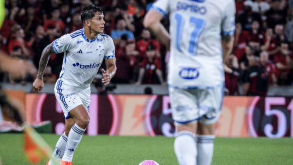 Lucas Romero em jogo contra o Athletico-PR (foto: Gustavo Aleixo/Cruzeiro)