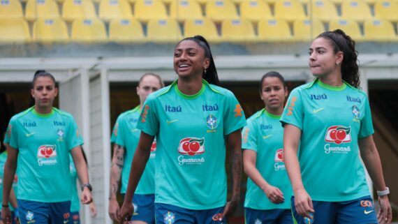 Seleção Brasileira feminina em treino antes do amistoso contra a Colômbia (foto: Lívia Villas Boas/CBF)