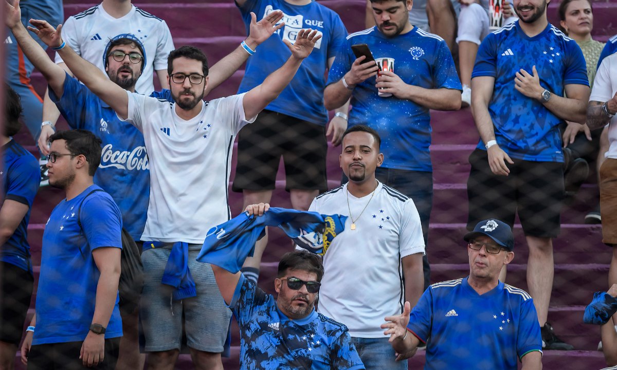 Torcida do Cruzeiro em La Fortaleza, em Lanús (foto: Gustavo Aleixo/Cruzeiro)
