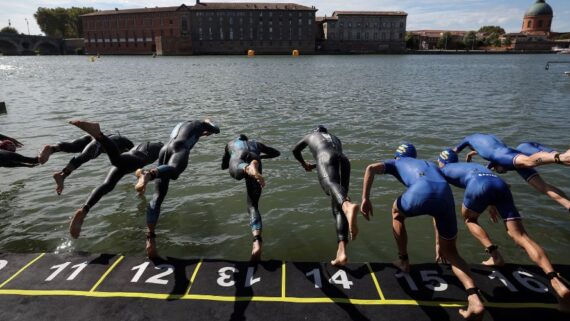 Triatlo (foto: Valentine CHAPUIS / AFP)