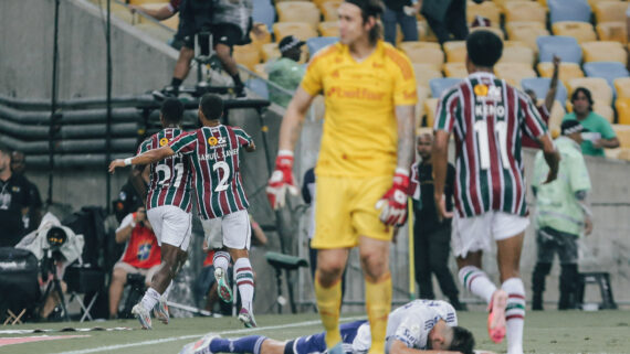 Arias comemora gol contra Cruzeiro (foto: Lucas Merçon/Fluminense)