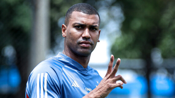 Walace em treino do Cruzeiro (foto: Gustavo Martins/ Cruzeiro)