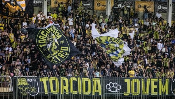 Torcida do Volta Redonda (foto: Raphael Torres / Volta Redonda)