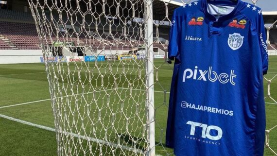 Camisa do Atlético Monte Azul, clube gerido pelo pai de Neymar (foto: Lucas Boa/AMA SAF)