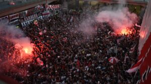 Torcedores do River Plate fizeram festa antes de jogo com Atlético - Crédito: 