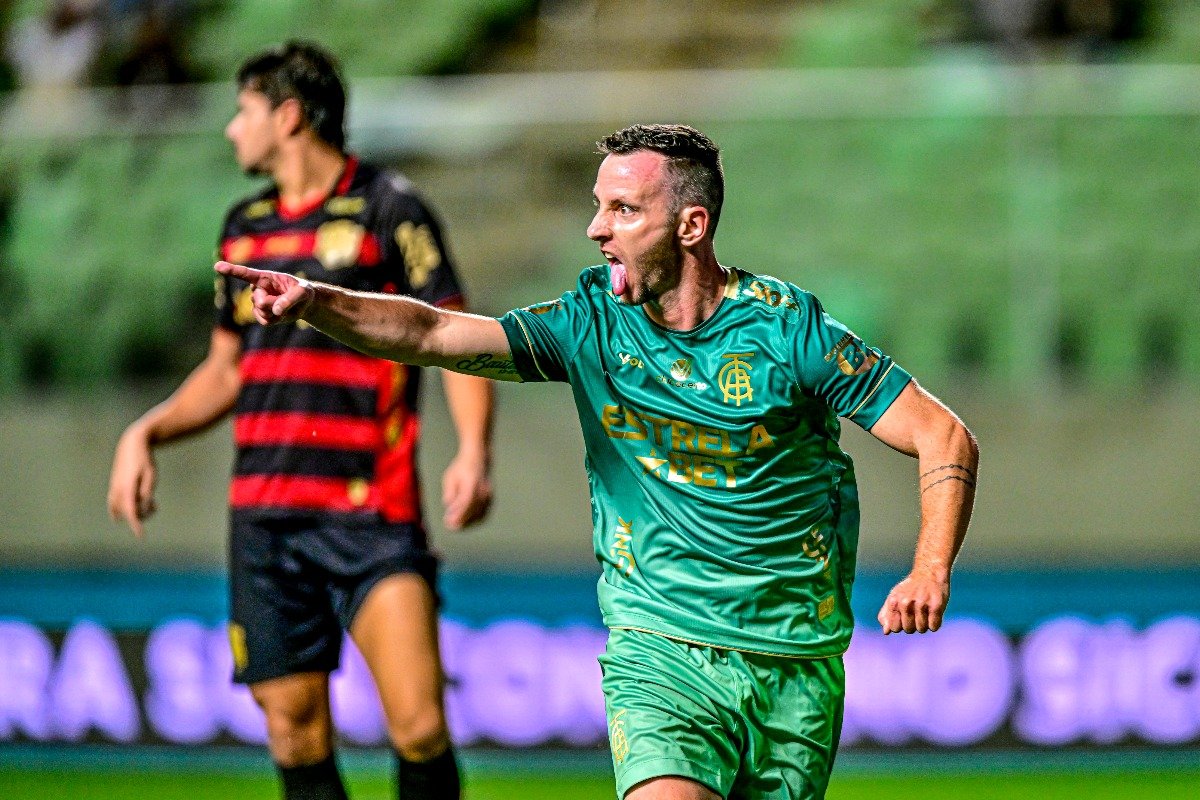 Fernando Elizari comemora gol pelo América (foto: Mourão Panda/América)
