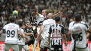 Lance da partida de ida entre Atlético e Vasco (foto: Alexandre Guzanshe/EM/DA.Press)