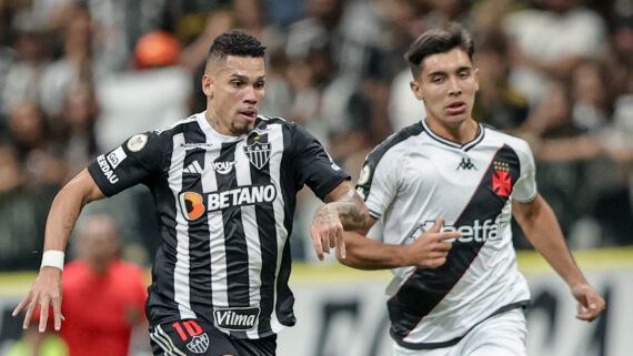 Paulinho em lance de Atlético x Vasco no Brasileiro (foto: Pedro Souza/Atlético)