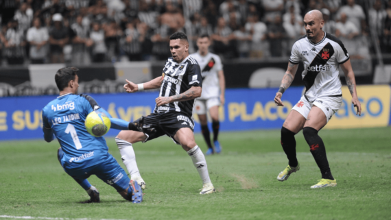 Jogadores de Atlético e Vasco (foto: Alexandre Guzansche/EM/D.A Press)